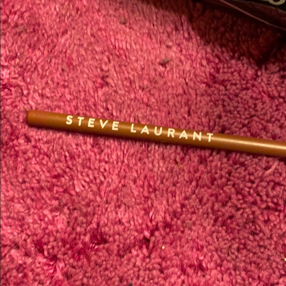 Steve Laurant lip pencil